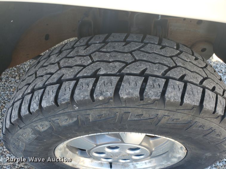 image for item HW9730 2001 Chevrolet Suburban C1500 LS  SUV