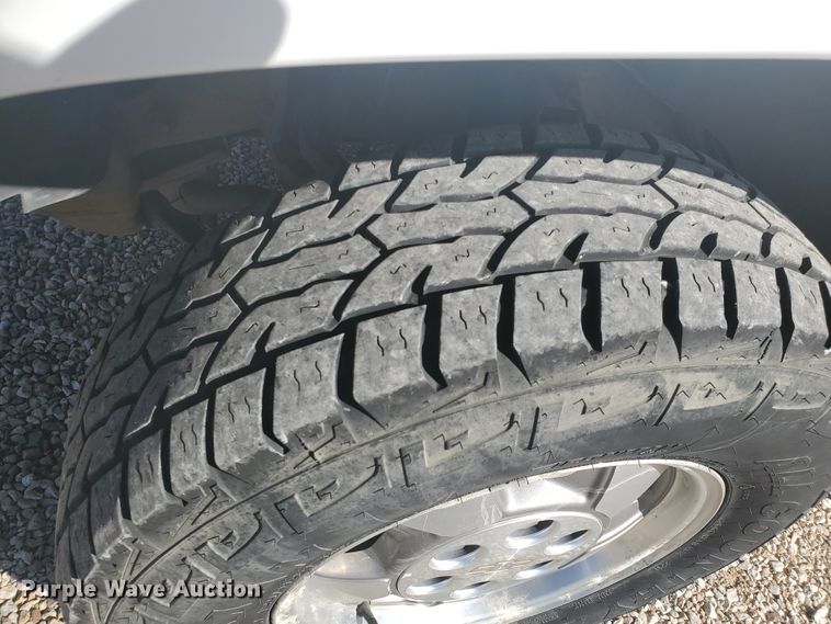 image for item HW9730 2001 Chevrolet Suburban C1500 LS  SUV