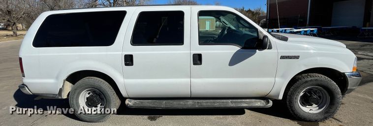 image for item HX9827 2004 Ford Excursion XLT  SUV