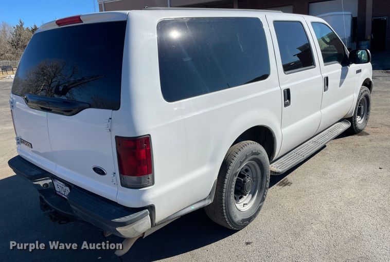 image for item HX9827 2004 Ford Excursion XLT  SUV