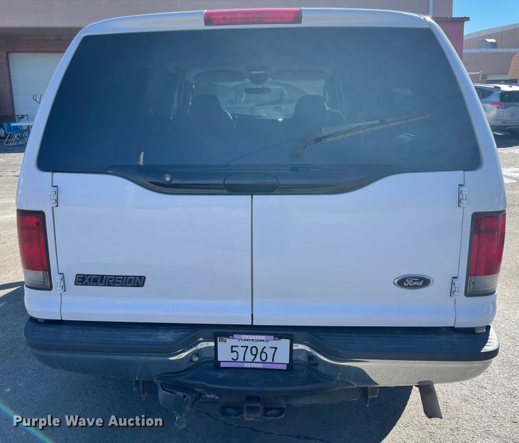 image for item HX9827 2004 Ford Excursion XLT  SUV