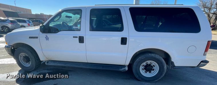 image for item HX9827 2004 Ford Excursion XLT  SUV