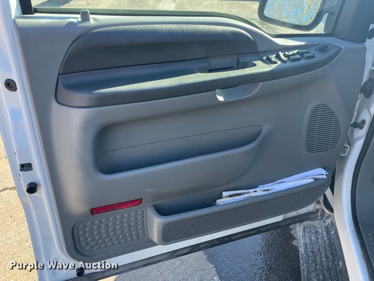 image for item HX9827 2004 Ford Excursion XLT  SUV