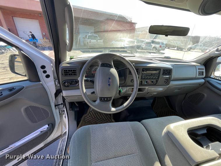 image for item HX9827 2004 Ford Excursion XLT  SUV