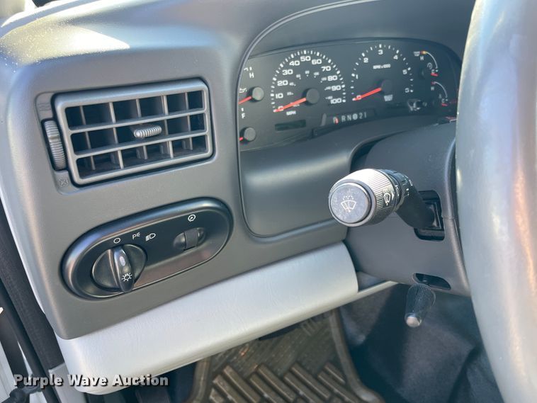 image for item HX9827 2004 Ford Excursion XLT  SUV