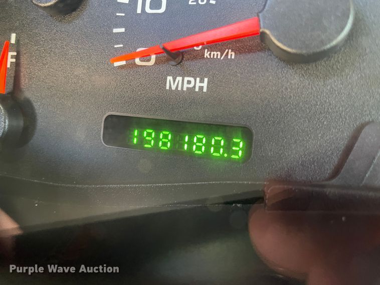 image for item HX9827 2004 Ford Excursion XLT  SUV