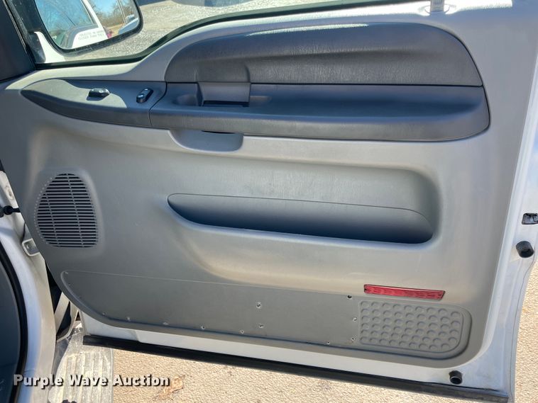 image for item HX9827 2004 Ford Excursion XLT  SUV