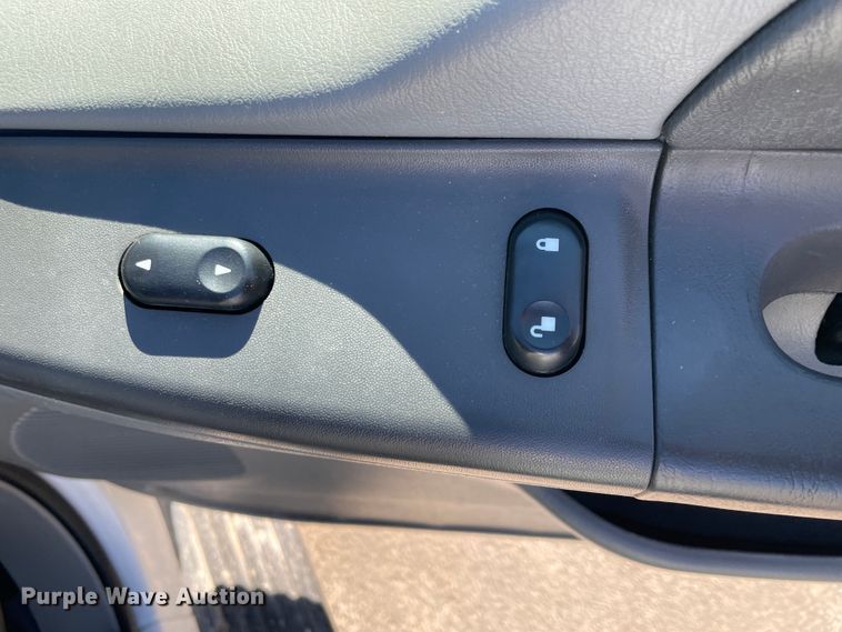 image for item HX9827 2004 Ford Excursion XLT  SUV