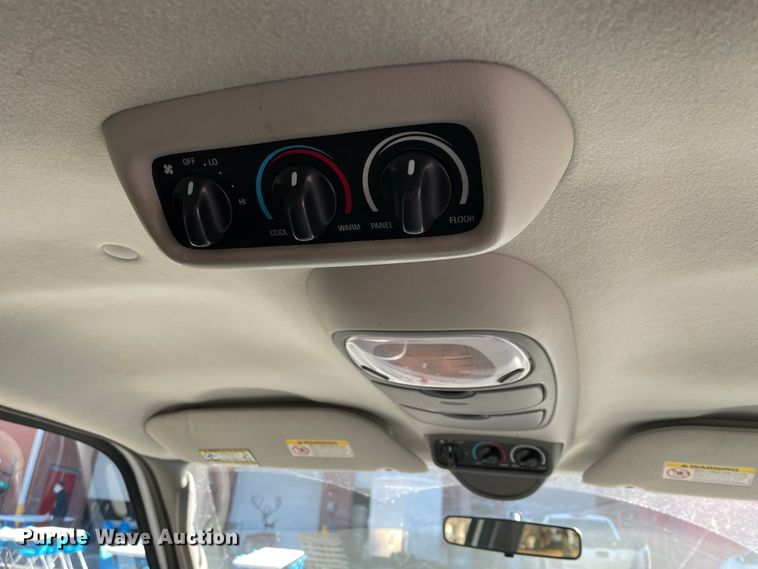 image for item HX9827 2004 Ford Excursion XLT  SUV