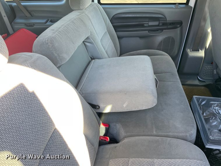 image for item HX9827 2004 Ford Excursion XLT  SUV