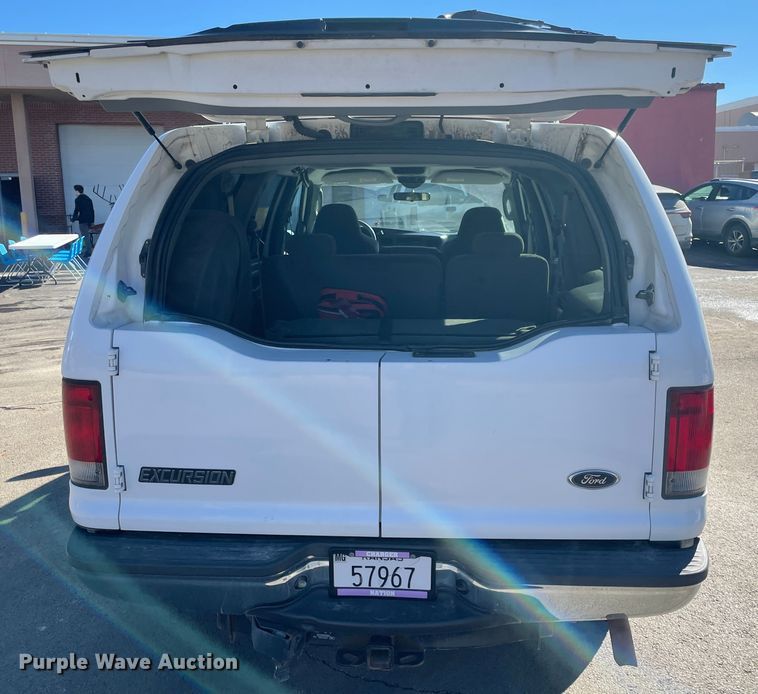 image for item HX9827 2004 Ford Excursion XLT  SUV