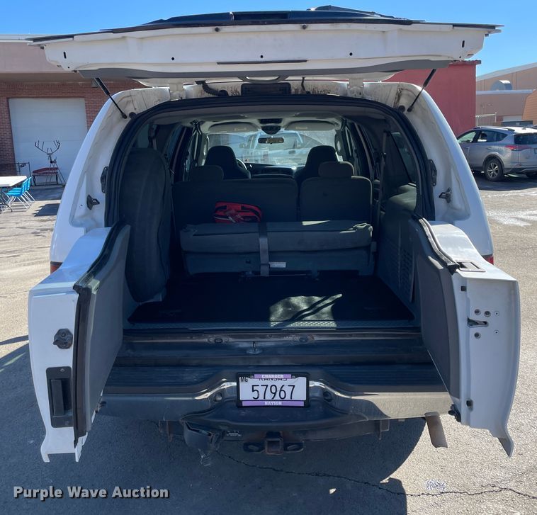 image for item HX9827 2004 Ford Excursion XLT  SUV