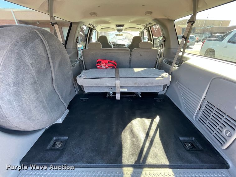 image for item HX9827 2004 Ford Excursion XLT  SUV