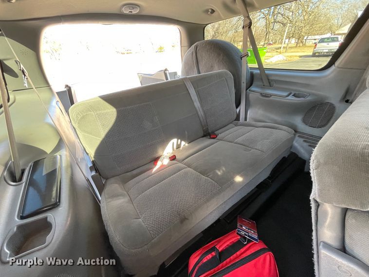 image for item HX9827 2004 Ford Excursion XLT  SUV