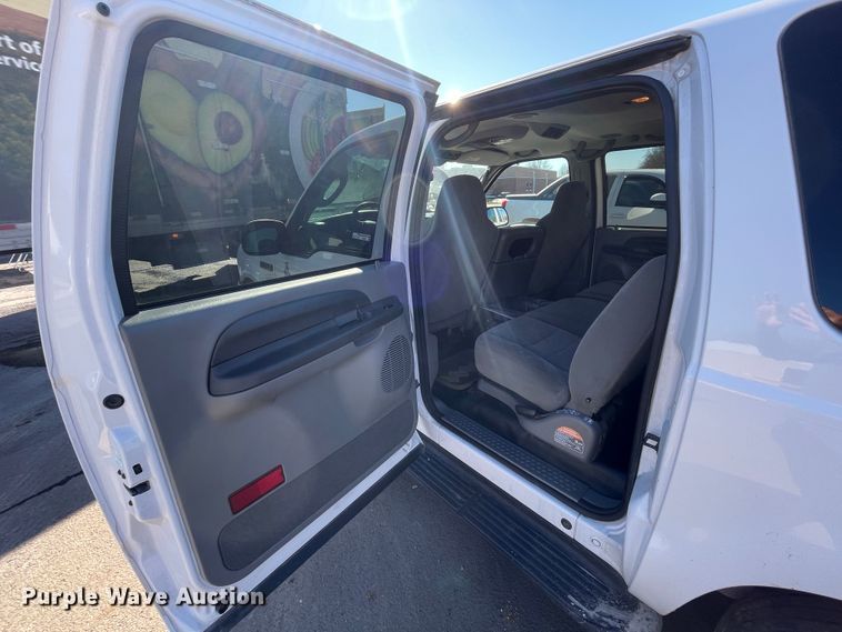 image for item HX9827 2004 Ford Excursion XLT  SUV