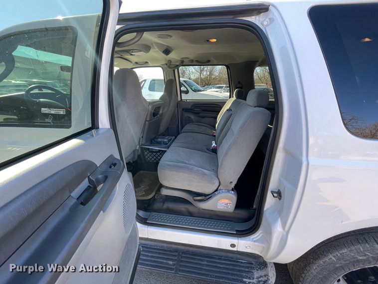 image for item HX9827 2004 Ford Excursion XLT  SUV