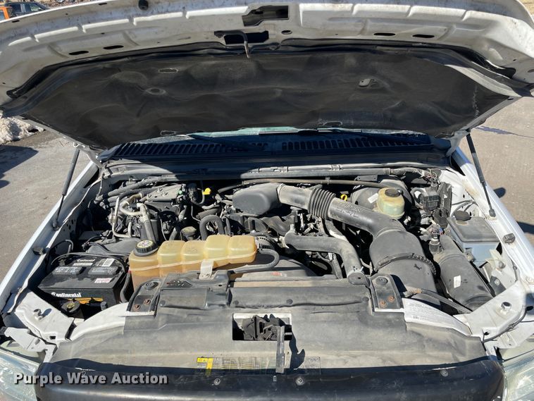 image for item HX9827 2004 Ford Excursion XLT  SUV