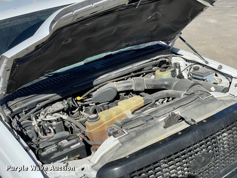 image for item HX9827 2004 Ford Excursion XLT  SUV