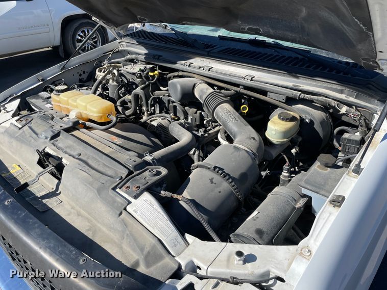 image for item HX9827 2004 Ford Excursion XLT  SUV