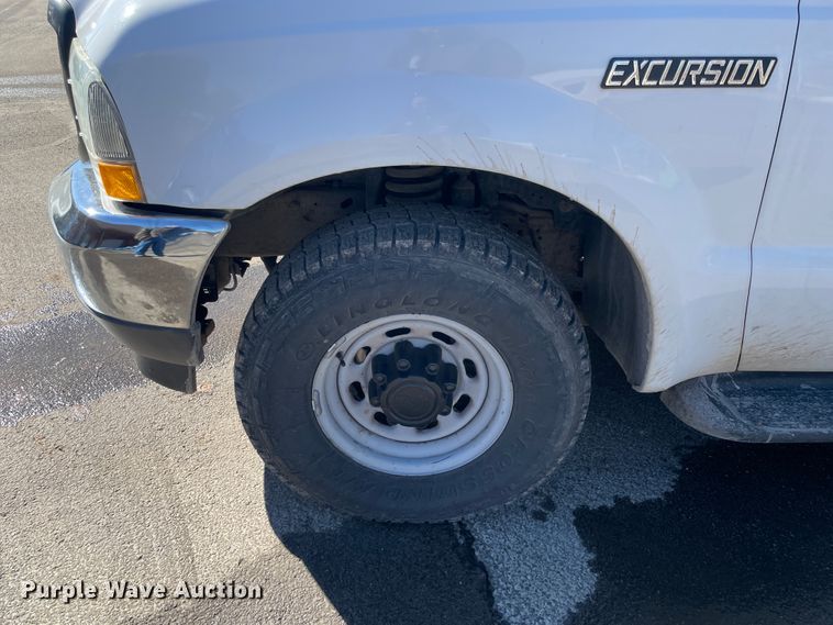 image for item HX9827 2004 Ford Excursion XLT  SUV