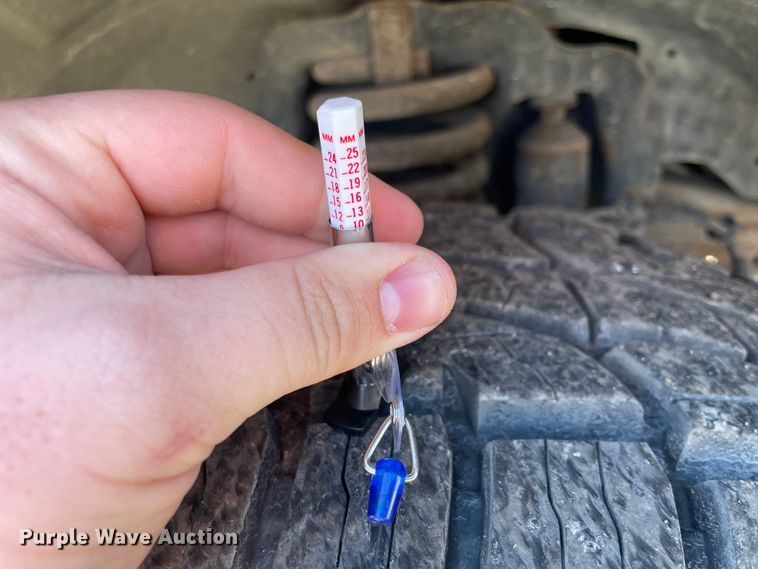 image for item HX9827 2004 Ford Excursion XLT  SUV