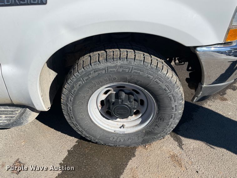 image for item HX9827 2004 Ford Excursion XLT  SUV