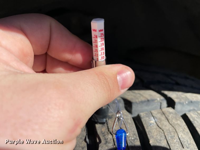 image for item HX9827 2004 Ford Excursion XLT  SUV