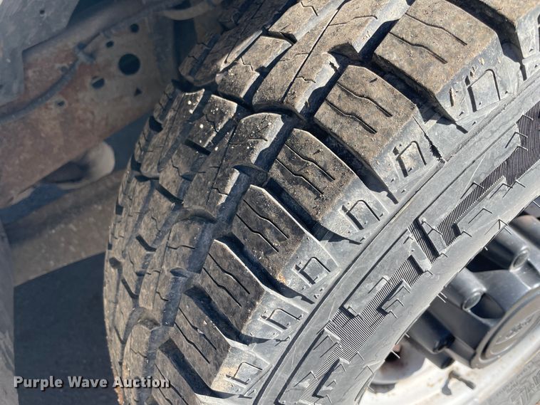 image for item HX9827 2004 Ford Excursion XLT  SUV