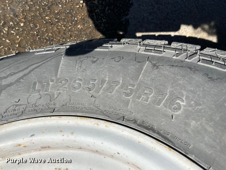 image for item HX9827 2004 Ford Excursion XLT  SUV