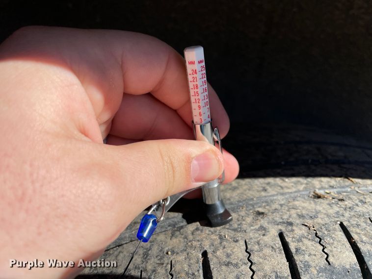 image for item HX9827 2004 Ford Excursion XLT  SUV