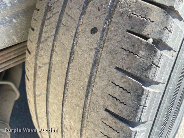 image for item HX9827 2004 Ford Excursion XLT  SUV