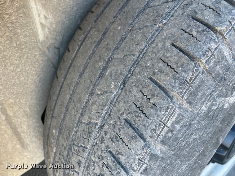 image for item HX9827 2004 Ford Excursion XLT  SUV