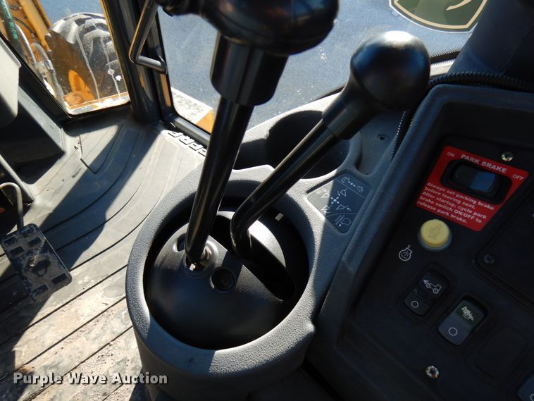 image for item IA9359 2006 John Deere 310SG  backhoe