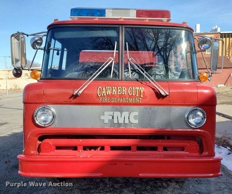 image for item IU9007 1985 Ford 800  pumper fire truck