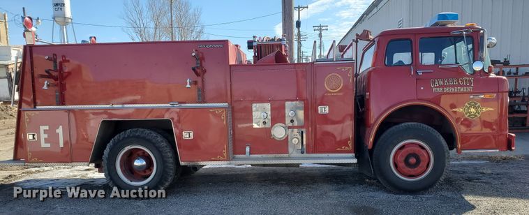 image for item IU9007 1985 Ford 800  pumper fire truck