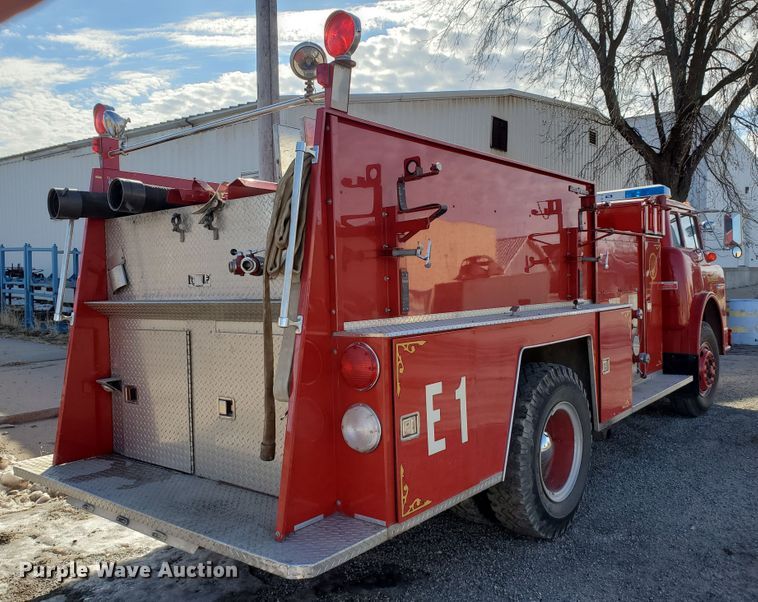 image for item IU9007 1985 Ford 800  pumper fire truck