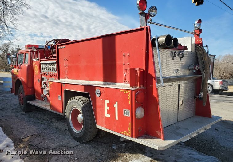 image for item IU9007 1985 Ford 800  pumper fire truck