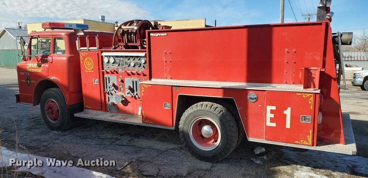 image for item IU9007 1985 Ford 800  pumper fire truck
