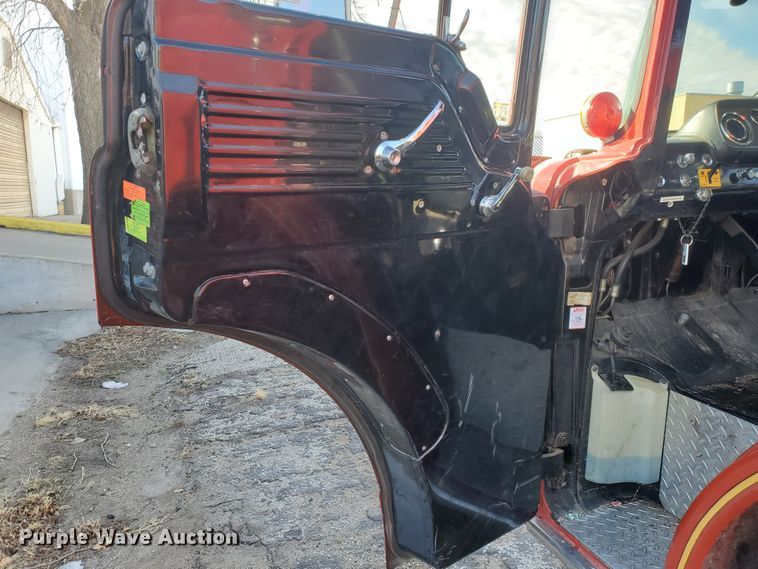 image for item IU9007 1985 Ford 800  pumper fire truck