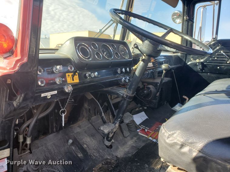 image for item IU9007 1985 Ford 800  pumper fire truck