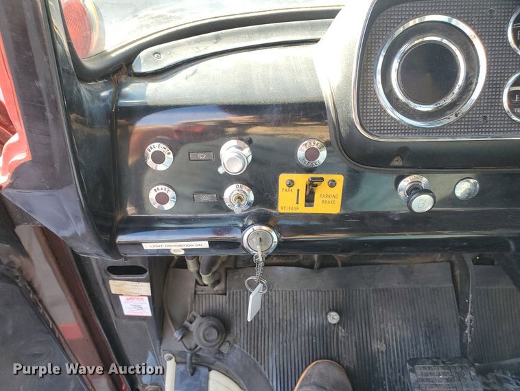 image for item IU9007 1985 Ford 800  pumper fire truck