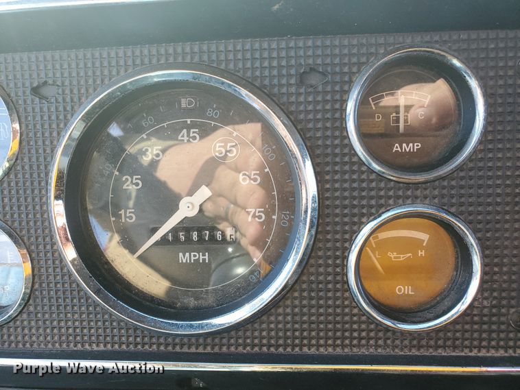 image for item IU9007 1985 Ford 800  pumper fire truck