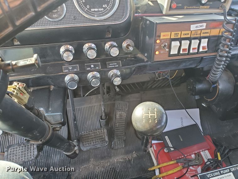 image for item IU9007 1985 Ford 800  pumper fire truck