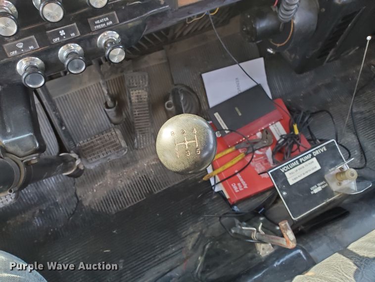 image for item IU9007 1985 Ford 800  pumper fire truck