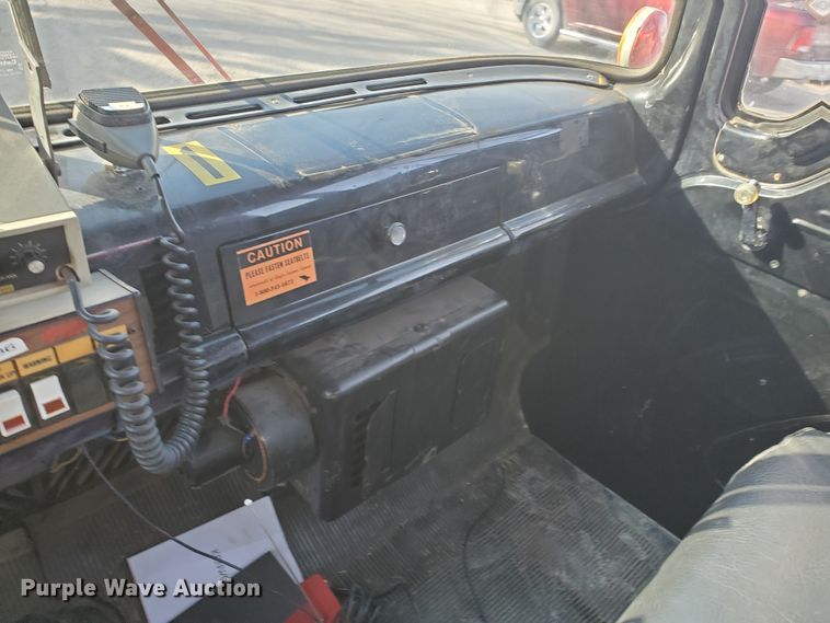 image for item IU9007 1985 Ford 800  pumper fire truck