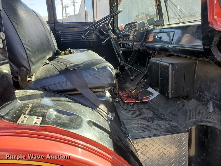 image for item IU9007 1985 Ford 800  pumper fire truck