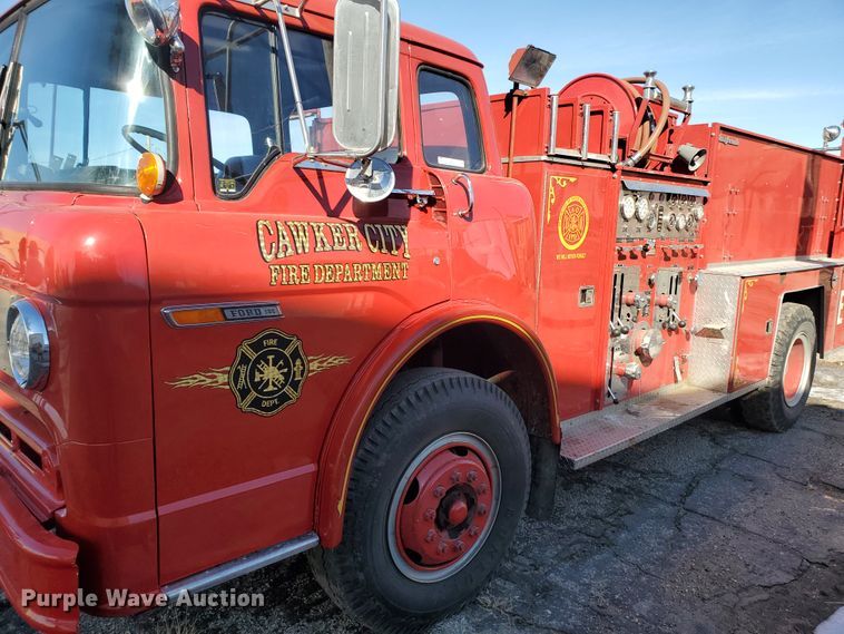 image for item IU9007 1985 Ford 800  pumper fire truck