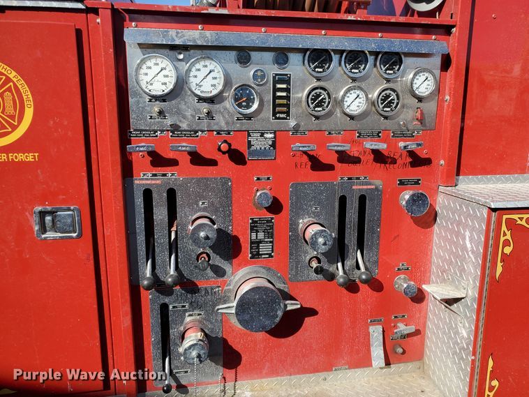 image for item IU9007 1985 Ford 800  pumper fire truck