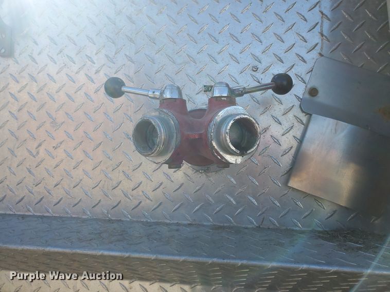 image for item IU9007 1985 Ford 800  pumper fire truck