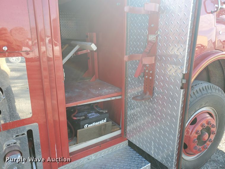 image for item IU9007 1985 Ford 800  pumper fire truck